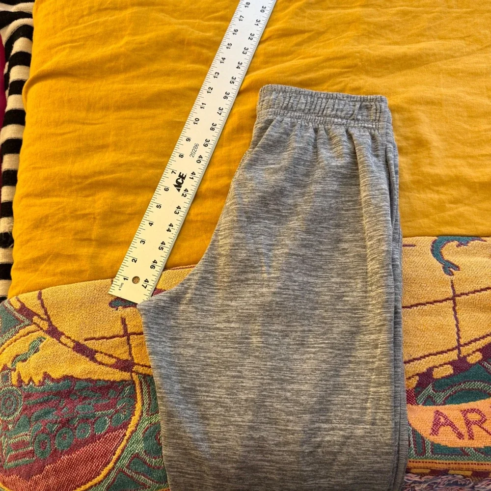 Nike Therma-FIT Boys‎ XL Heather Grey Space Dye Training Pants Joggers